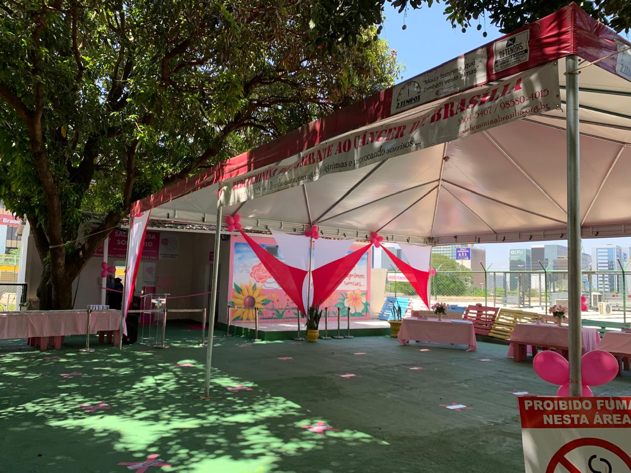 Cozinha de preparo dos lanches na Casinha Rosa
