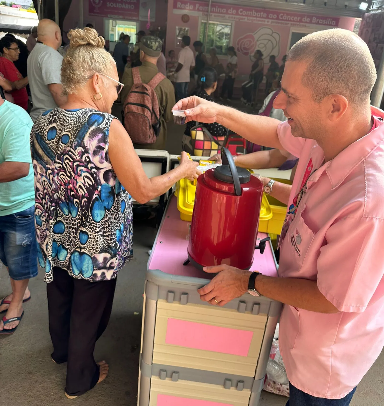 Distribuição de lanche solidário