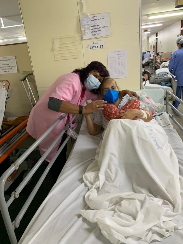 Visita a paciente internado no Hospital de Base