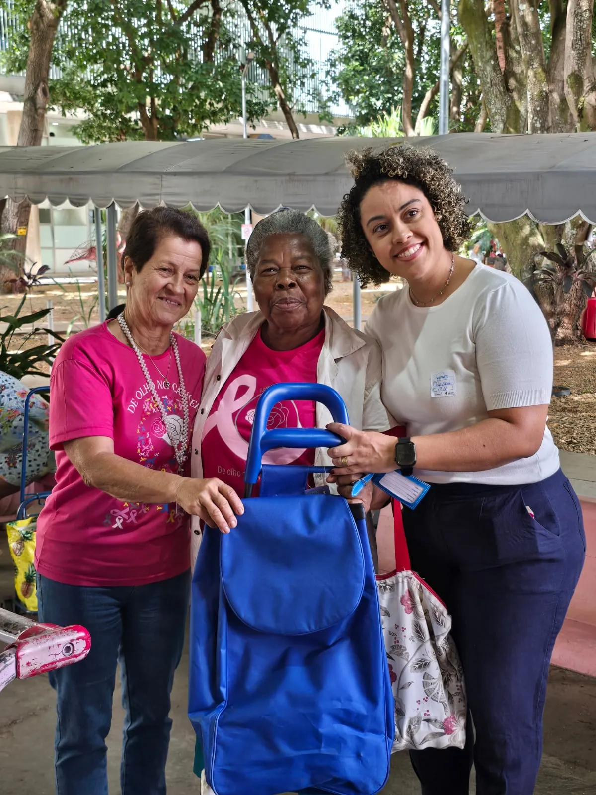 Voluntárias da Rede Feminina acolhendo pacientes